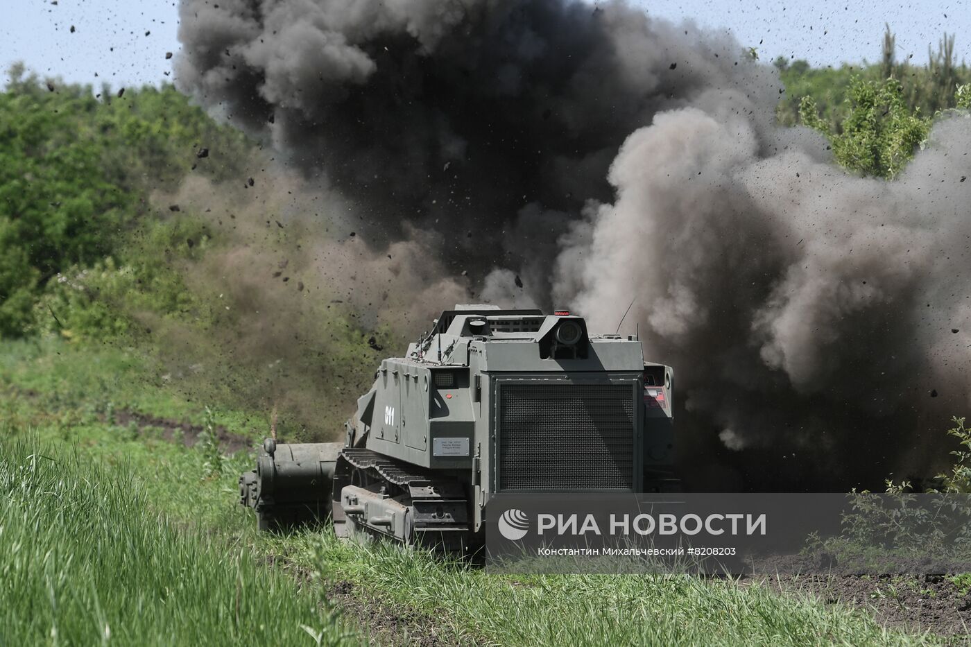 Разминирование территории комбината "Азовсталь" и бывших позиций ВСУ в Мариуполе