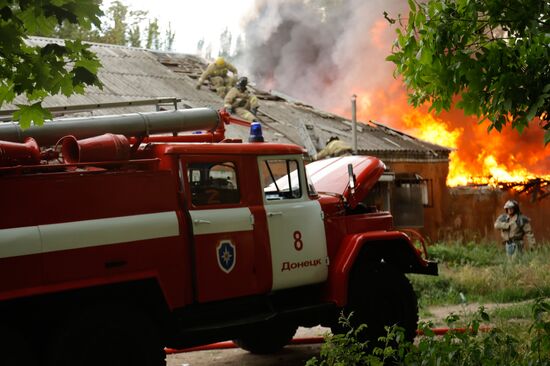 Украинские войска обстреляли центральные районы Донецка из "Града"