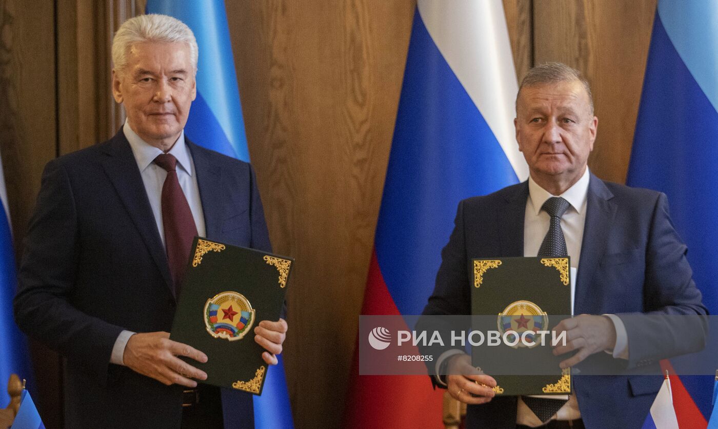 Мэр Москвы С. Собянин посетил Луганск