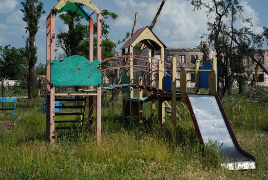 Город Рубежное в ЛНР возвращается к мирной жизни после освобождения