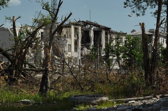 Город Рубежное в ЛНР возвращается к мирной жизни после освобождения