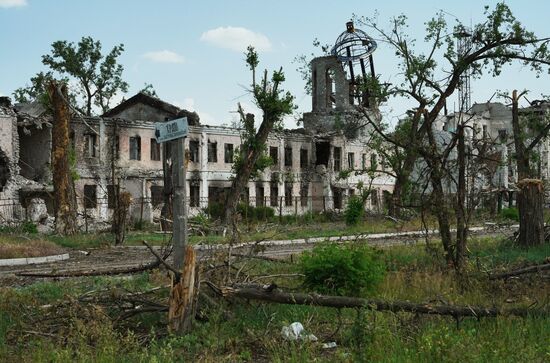 Город Рубежное в ЛНР возвращается к мирной жизни после освобождения