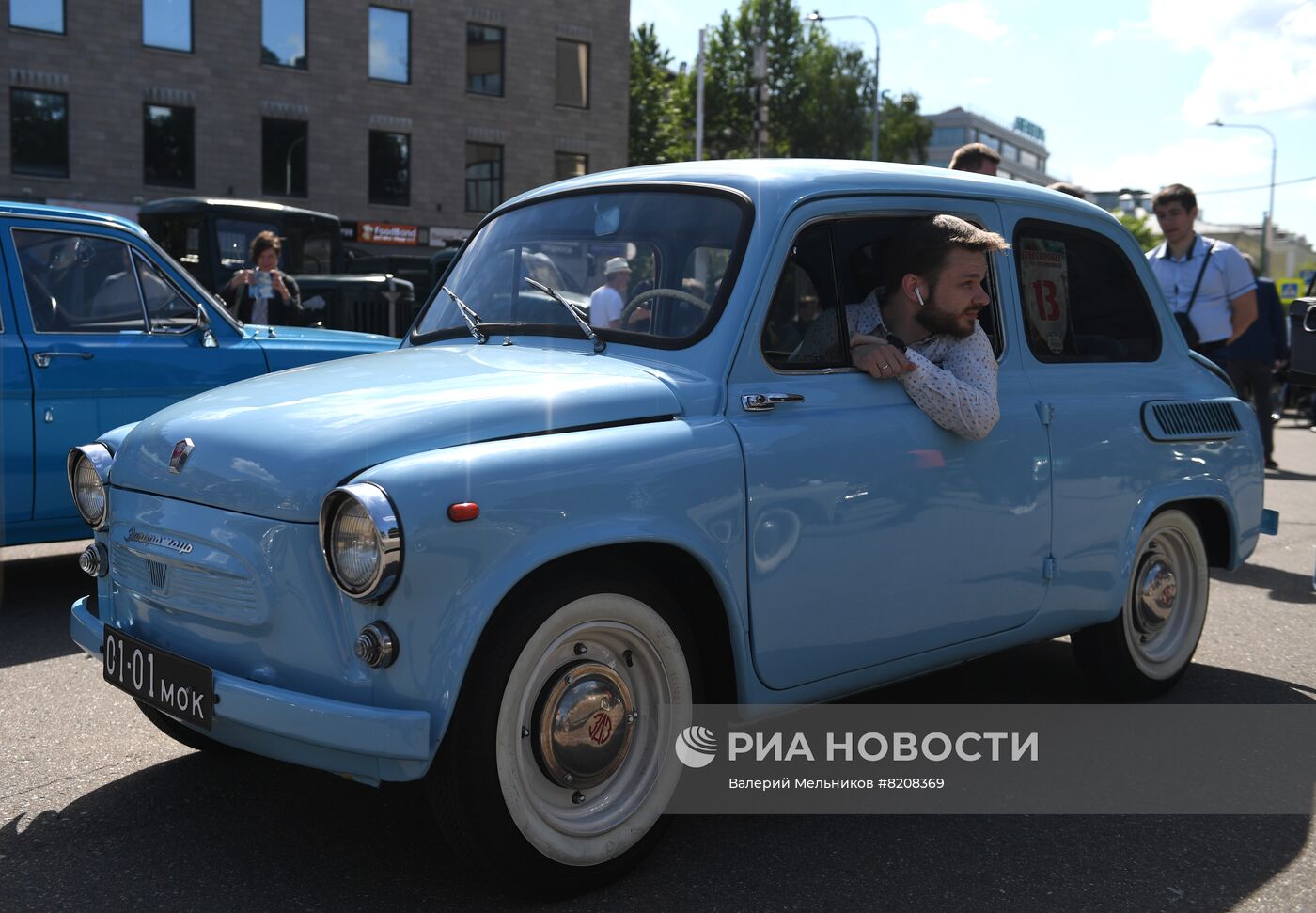 Парад ретротранспорта в Москве 