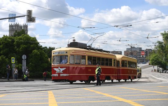 Парад ретротранспорта в Москве 