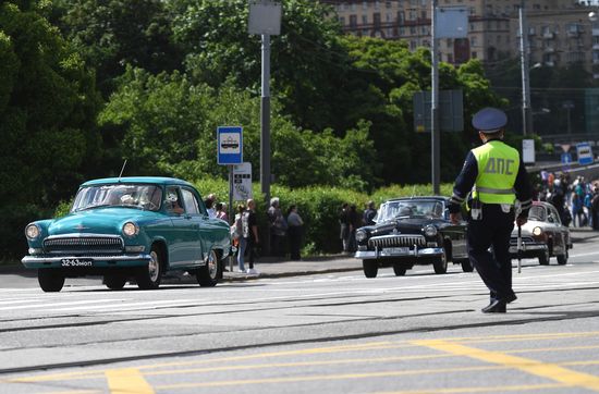 Парад ретротранспорта в Москве 