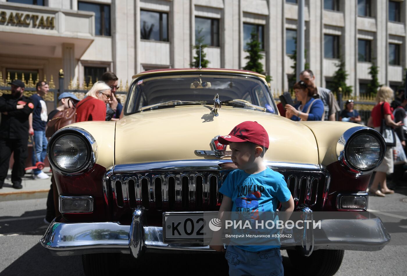 Парад ретротранспорта в Москве 