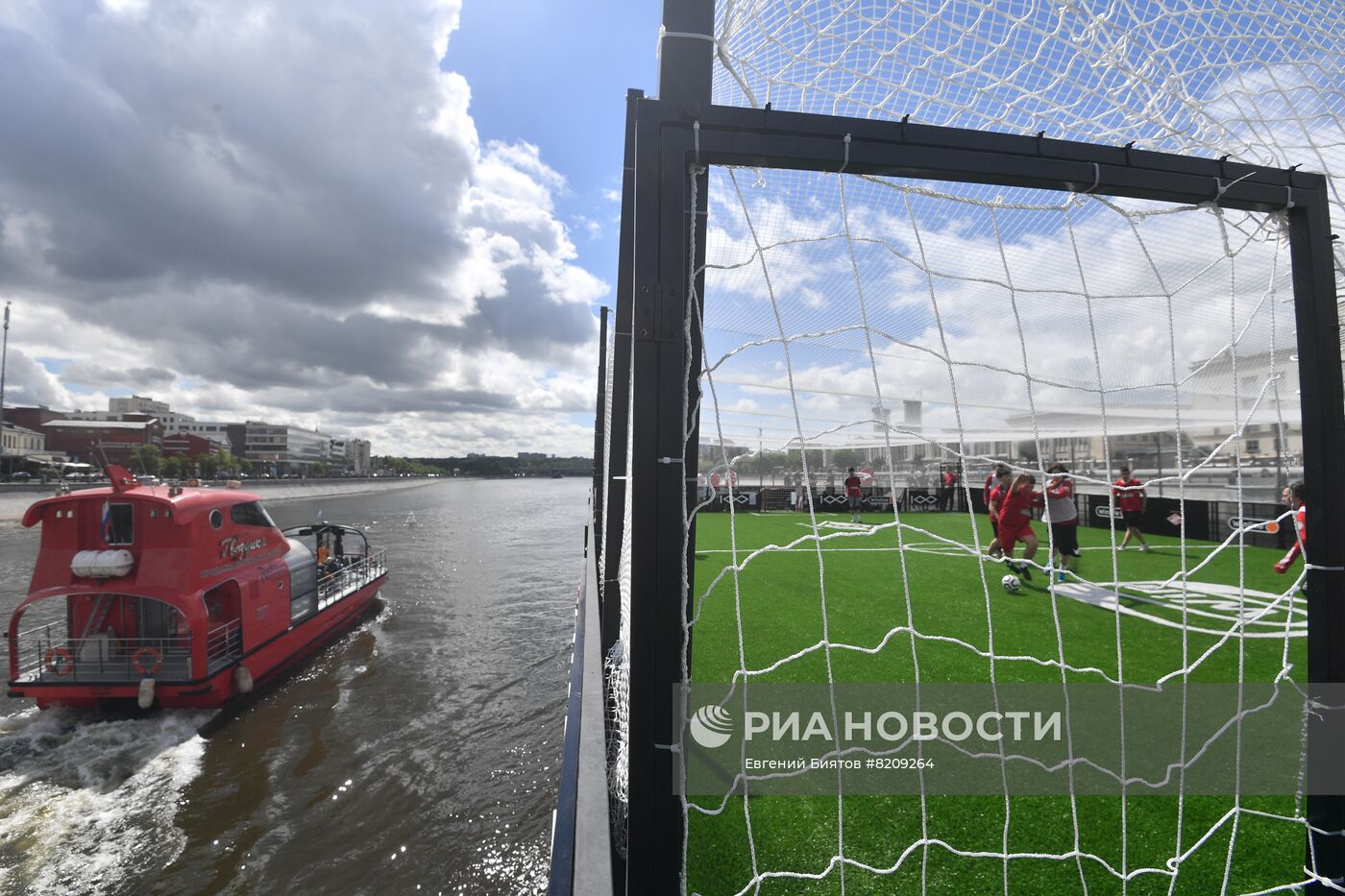 Празднование юбилея ФК "Спартак" на лайнере по Москве-реке