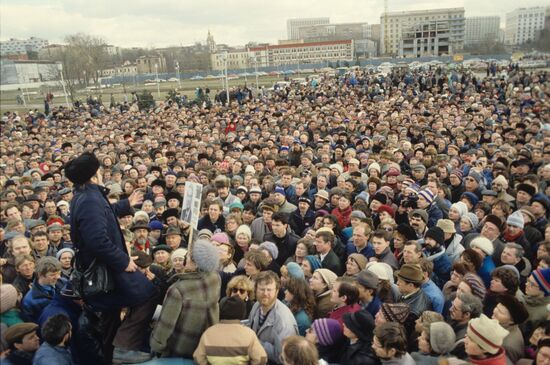 Митинг москвичей в поддержку кандидата в депутаты Бориса Ельцина