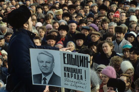 Митинг москвичей в поддержку кандидата в депутаты Бориса Ельцина