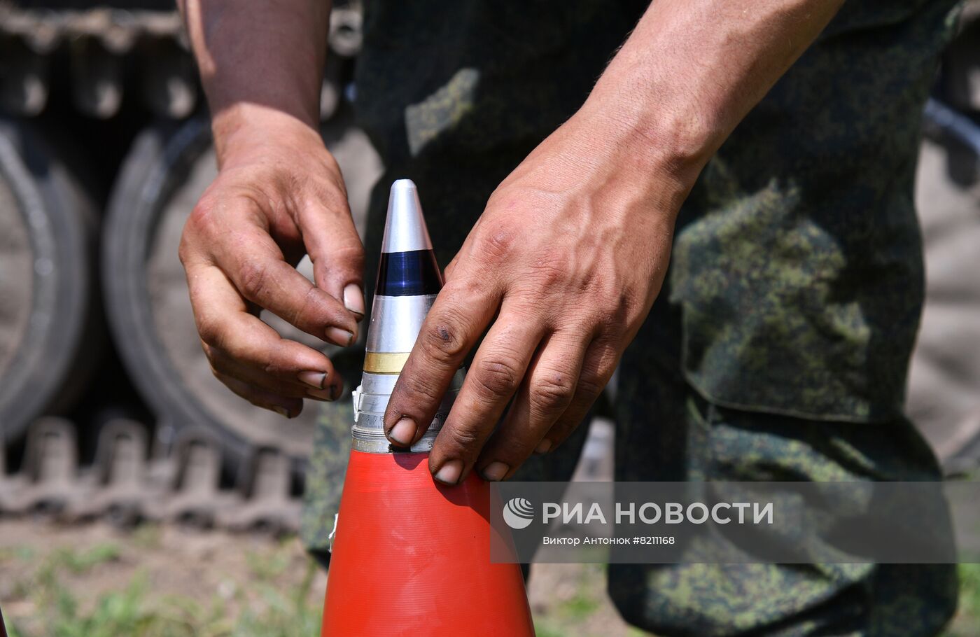 Артиллерия ЛНР стреляет агитснарядами с листовками по позициям ВСУ