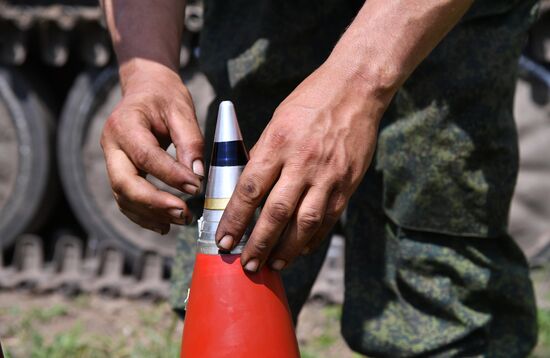 Артиллерия ЛНР стреляет агитснарядами с листовками по позициям ВСУ