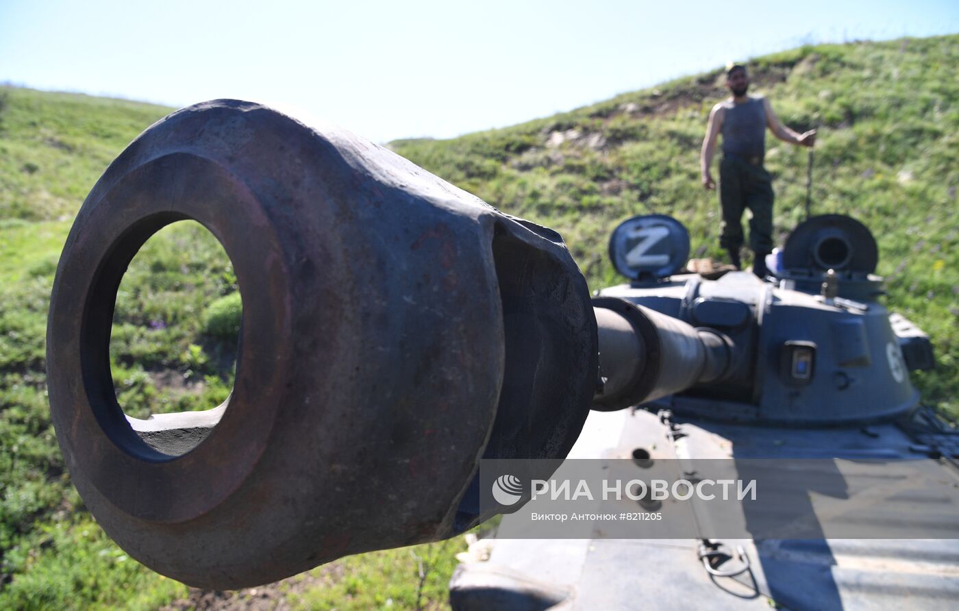 Артиллерия ЛНР стреляет агитснарядами с листовками по позициям ВСУ