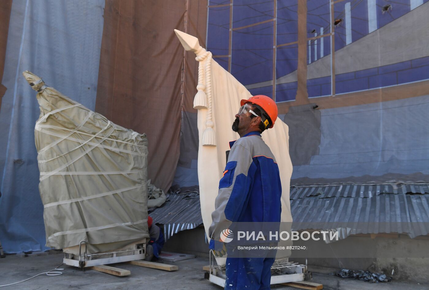 Восстановлены утраченные скульптуры павильона "Радиоэлектроника и связь" на ВДНХ