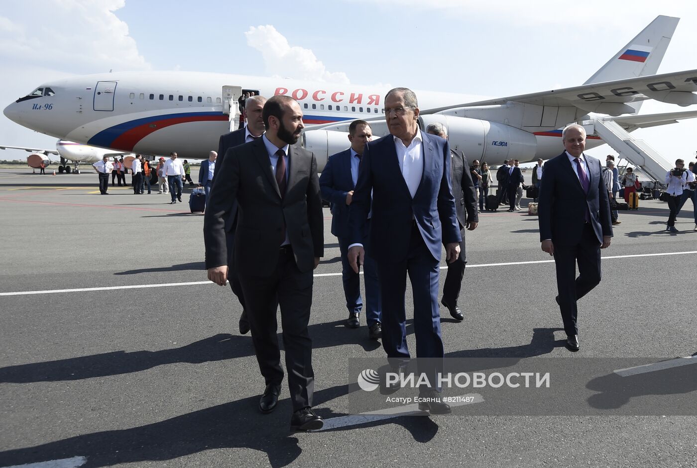 Глава МИД С. Лавров прибыл в Армению