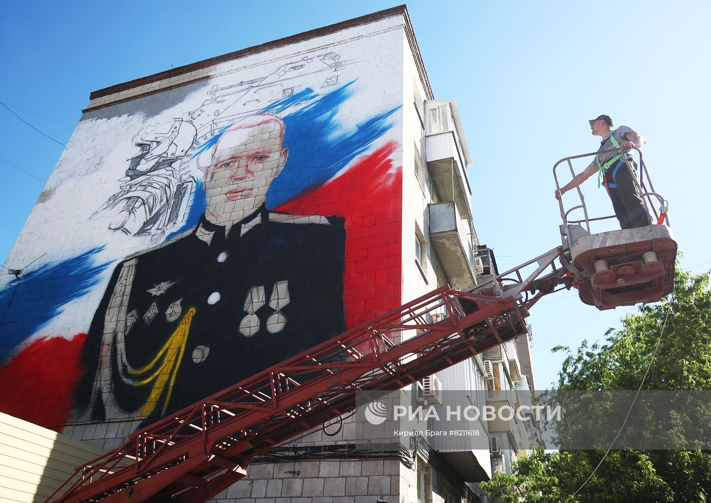 Граффити с портретом погибшего на Украине Героя России