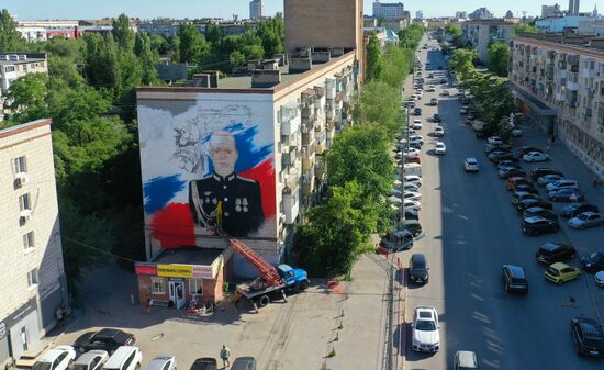 Граффити с портретом погибшего на Украине Героя России