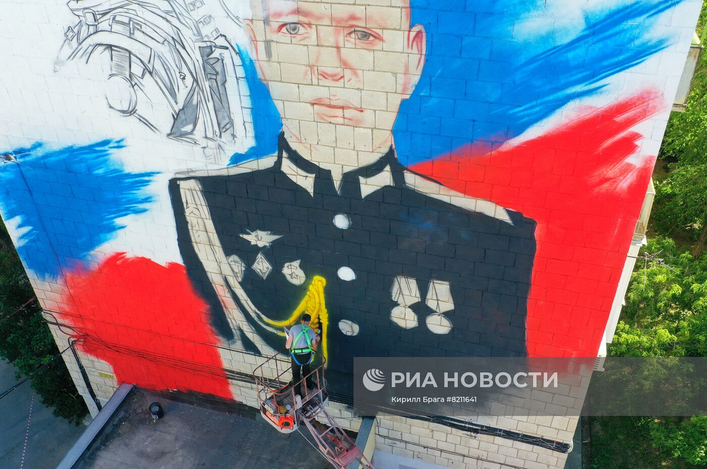 Граффити с портретом погибшего на Украине Героя России