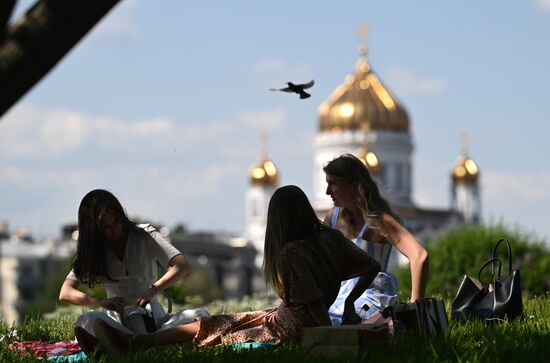 Теплая погода в Москве