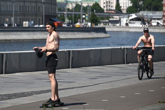 Теплая погода в Москве