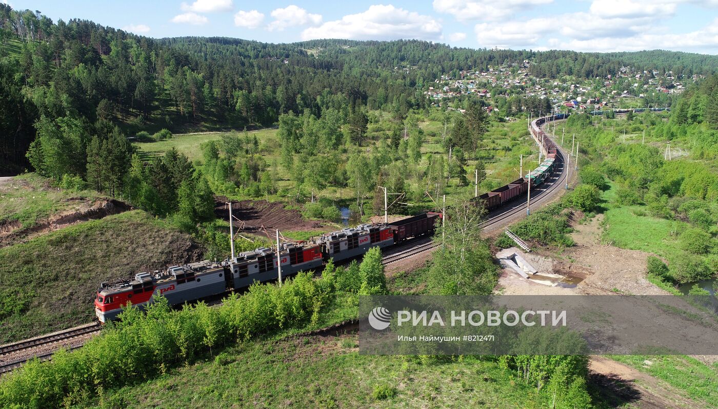 Поезда на Транссибирской железнодорожной магистрали в Красноярском крае