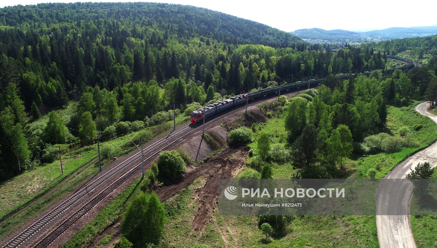 Поезда на Транссибирской железнодорожной магистрали в Красноярском крае