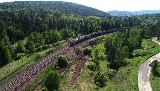 Поезда на Транссибирской железнодорожной магистрали в Красноярском крае