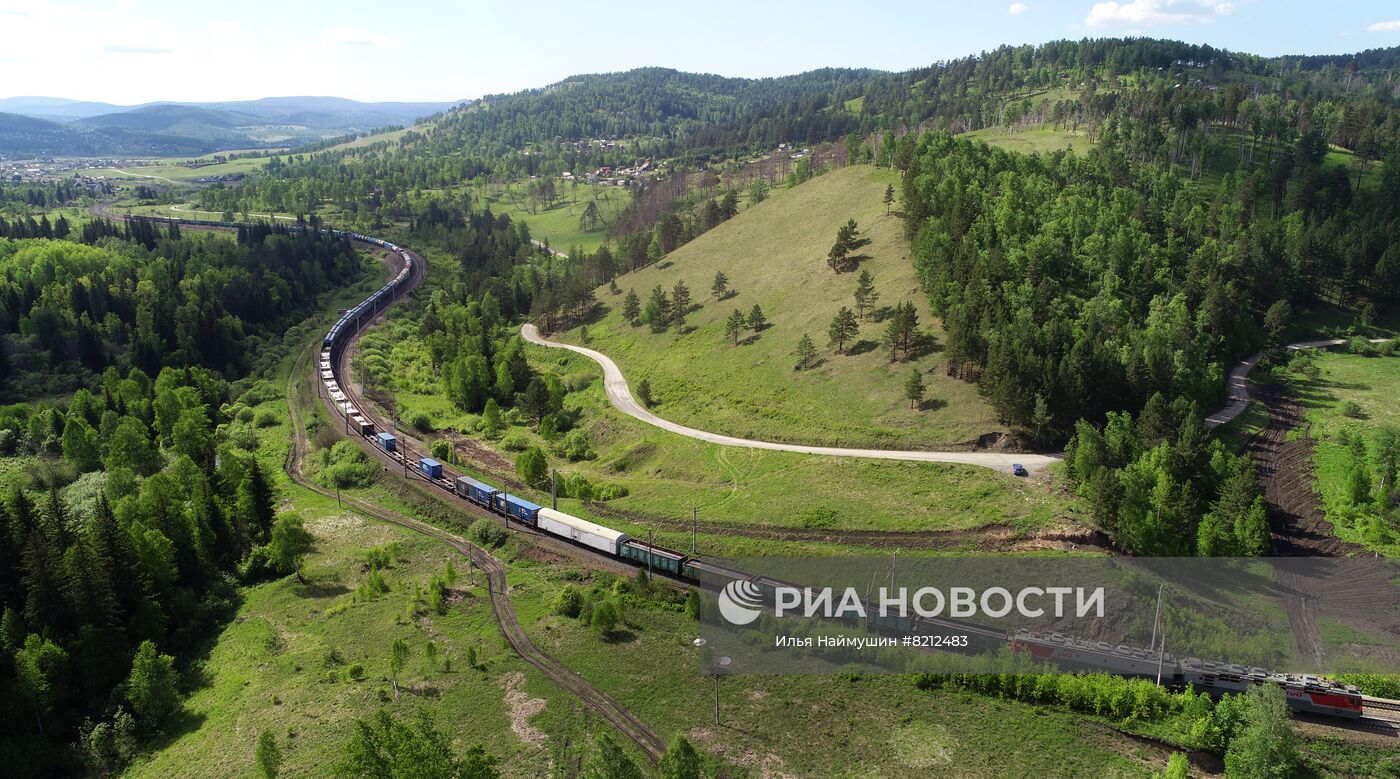 Поезда на Транссибирской железнодорожной магистрали в Красноярском крае
