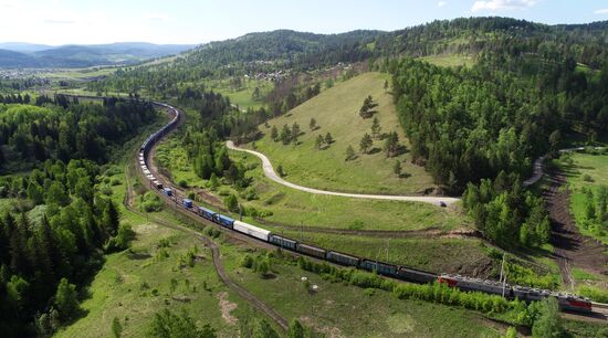 Поезда на Транссибирской железнодорожной магистрали в Красноярском крае