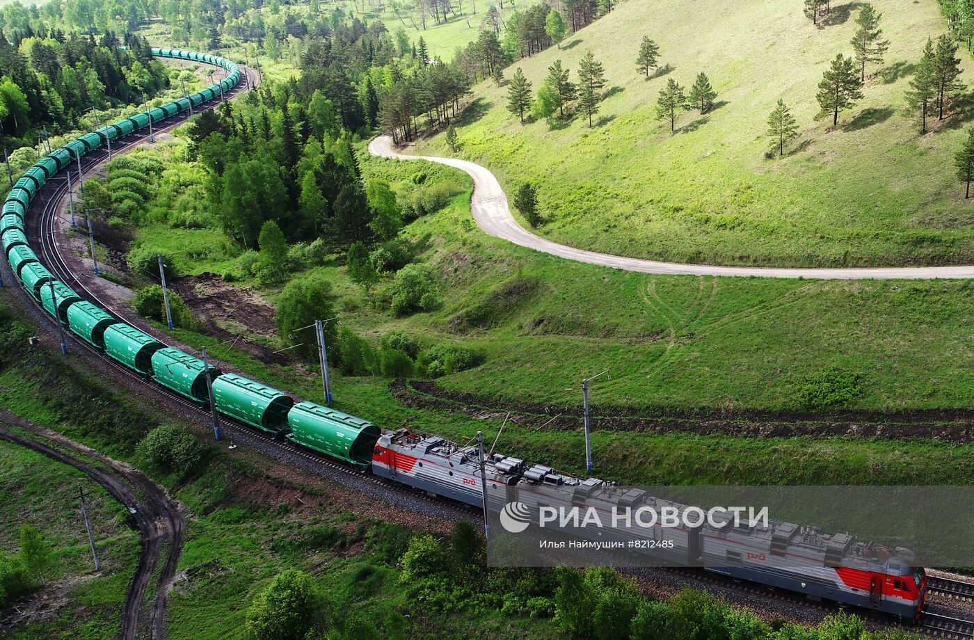 Поезда на Транссибирской железнодорожной магистрали в Красноярском крае