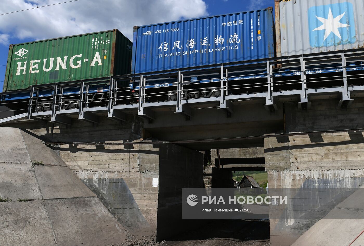 Поезда на Транссибирской железнодорожной магистрали в Красноярском крае
