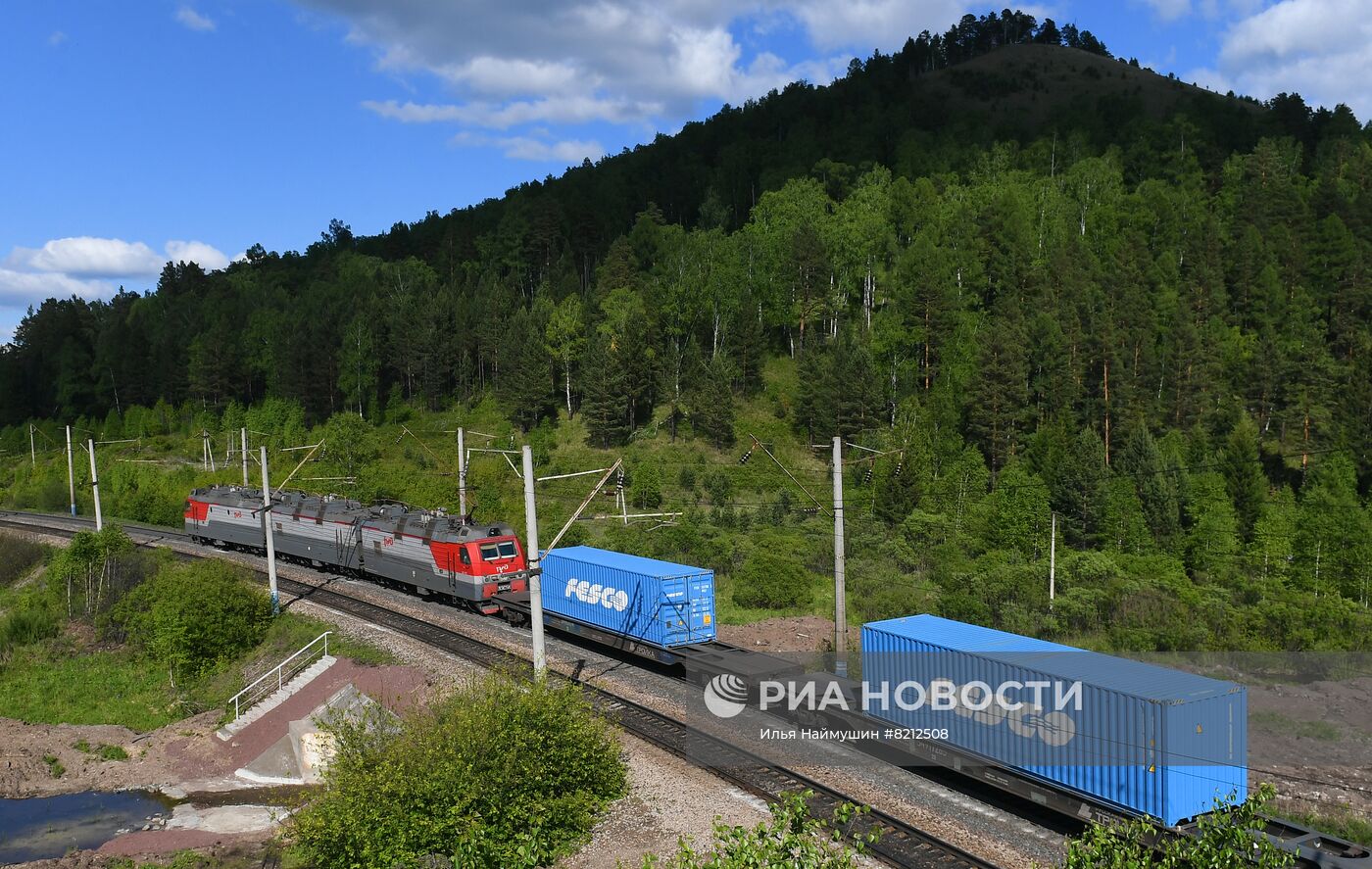 Поезда на Транссибирской железнодорожной магистрали в Красноярском крае