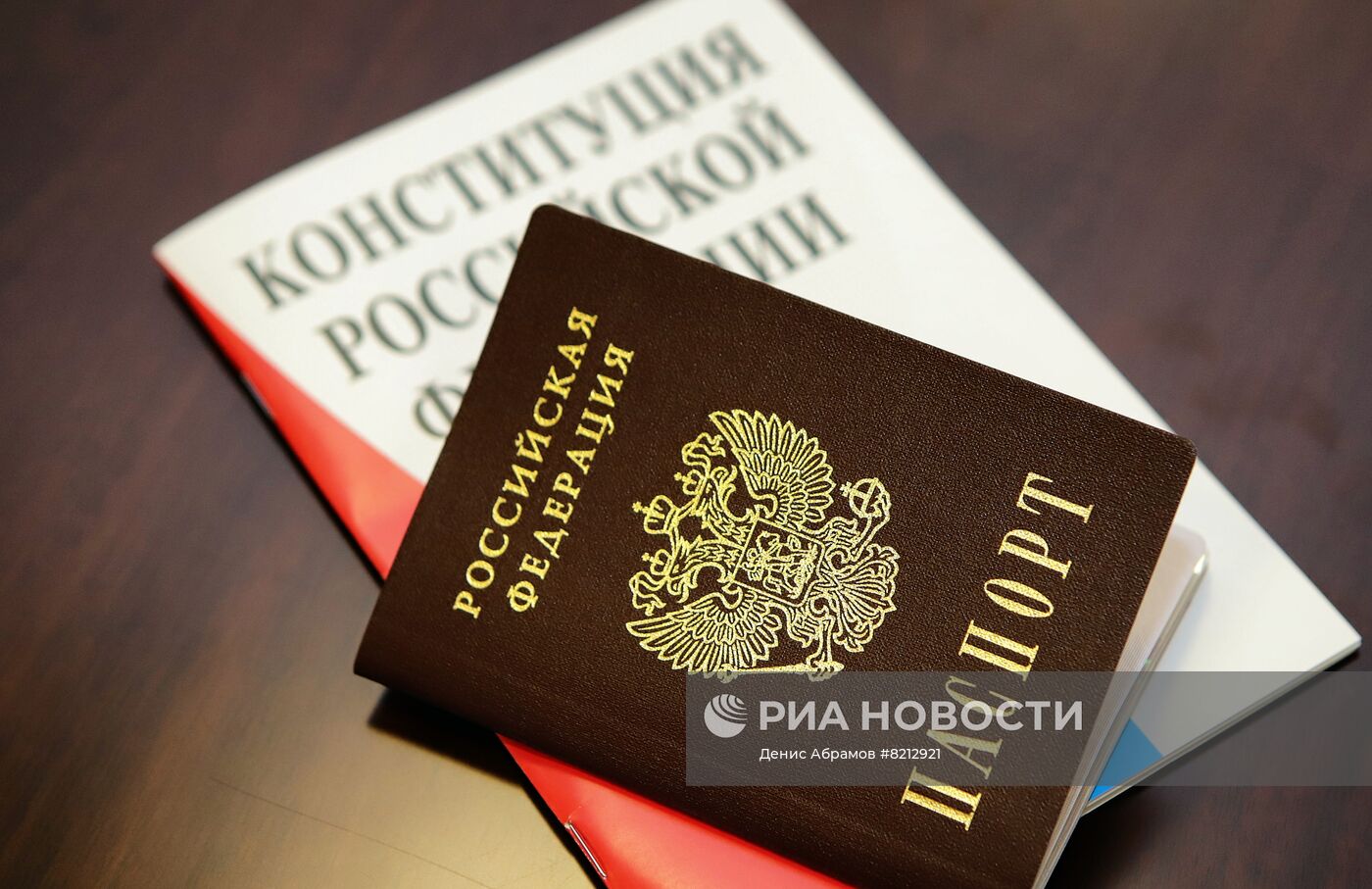 Вручение паспортов Ю. Чайкой юным гражданам России в Пятигорске