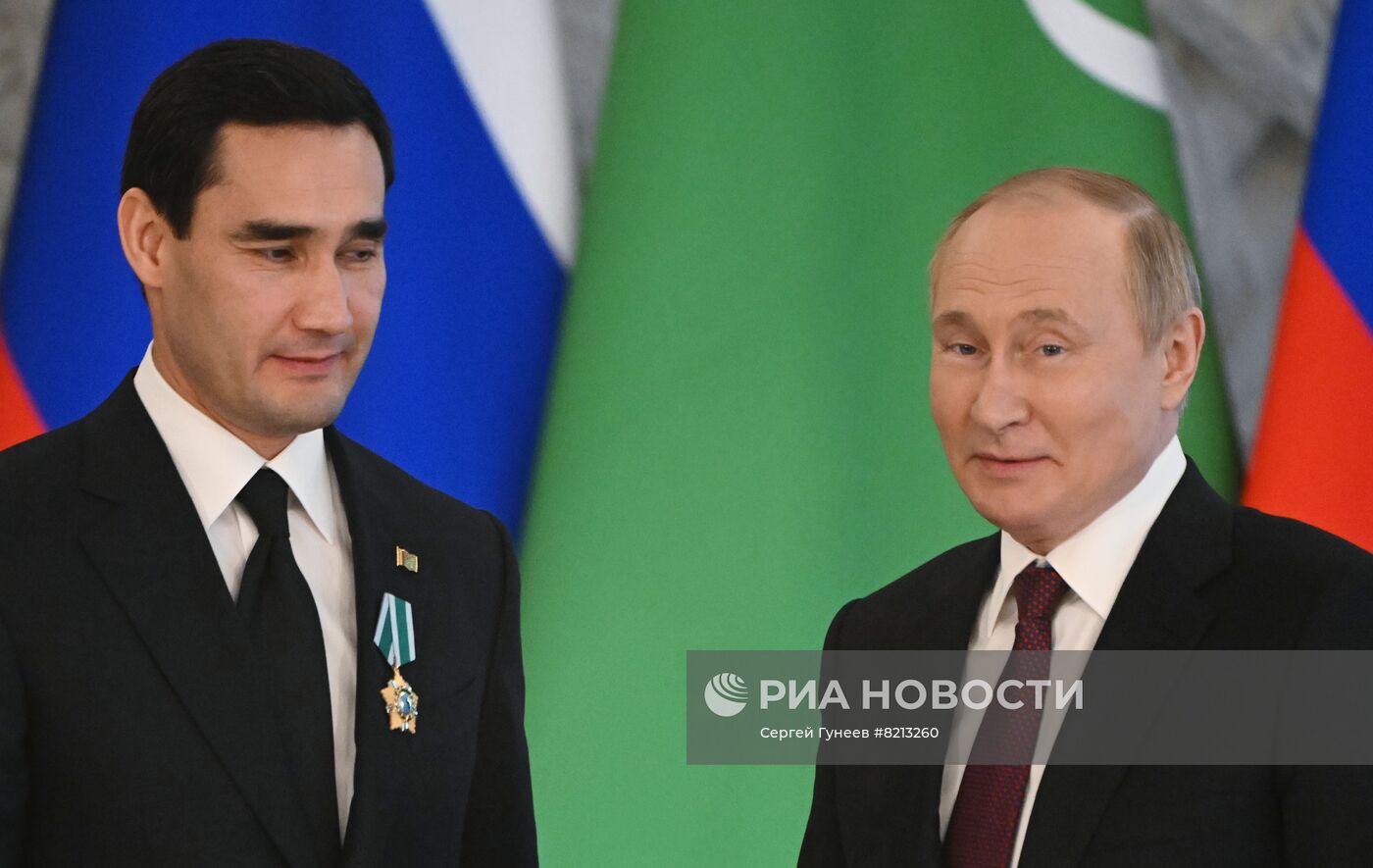Президент РФ В. Путин встретился с президентом Туркмении С. Бердымухамедовым 