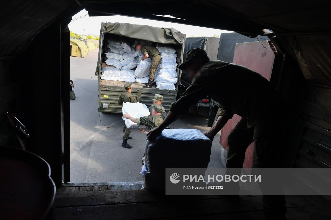 Российские военные отправили гуманитарную помощь в Харьковскую область