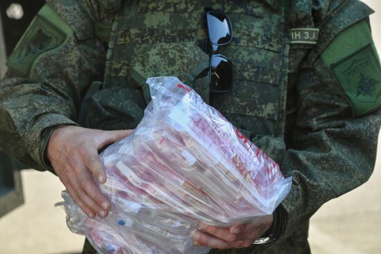 Российские военные отправили гуманитарную помощь в Харьковскую область