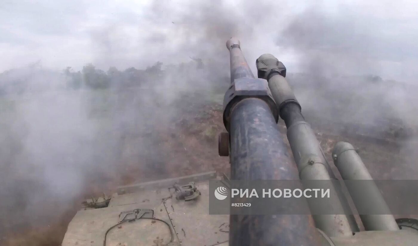 Российские артиллеристы уничтожают позиции ВСУ огнем из САУ "Акация"