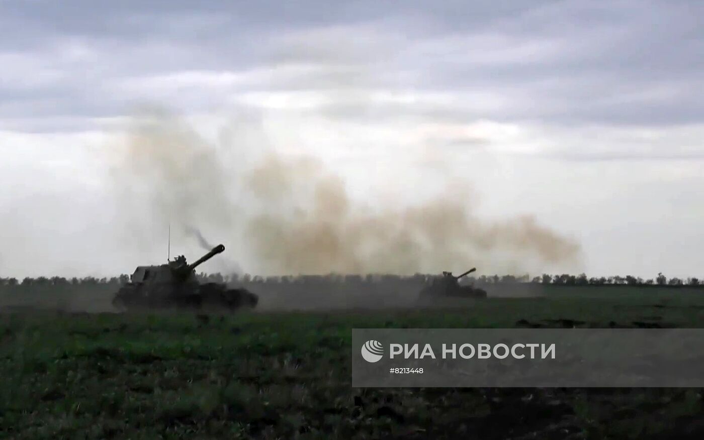 Российские артиллеристы уничтожают позиции ВСУ огнем из САУ "Акация"