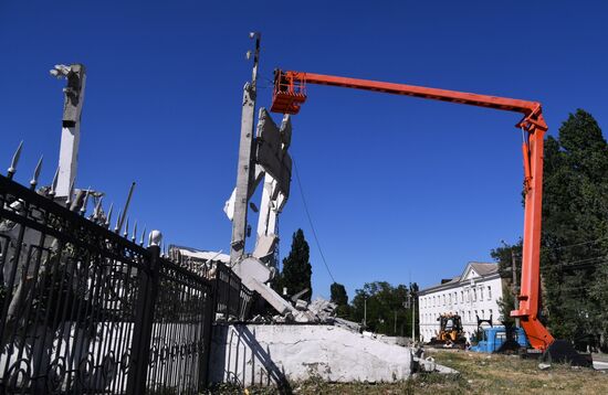 Ликвидация последствий ракетного удара ВСУ по Стаханову в ЛНР