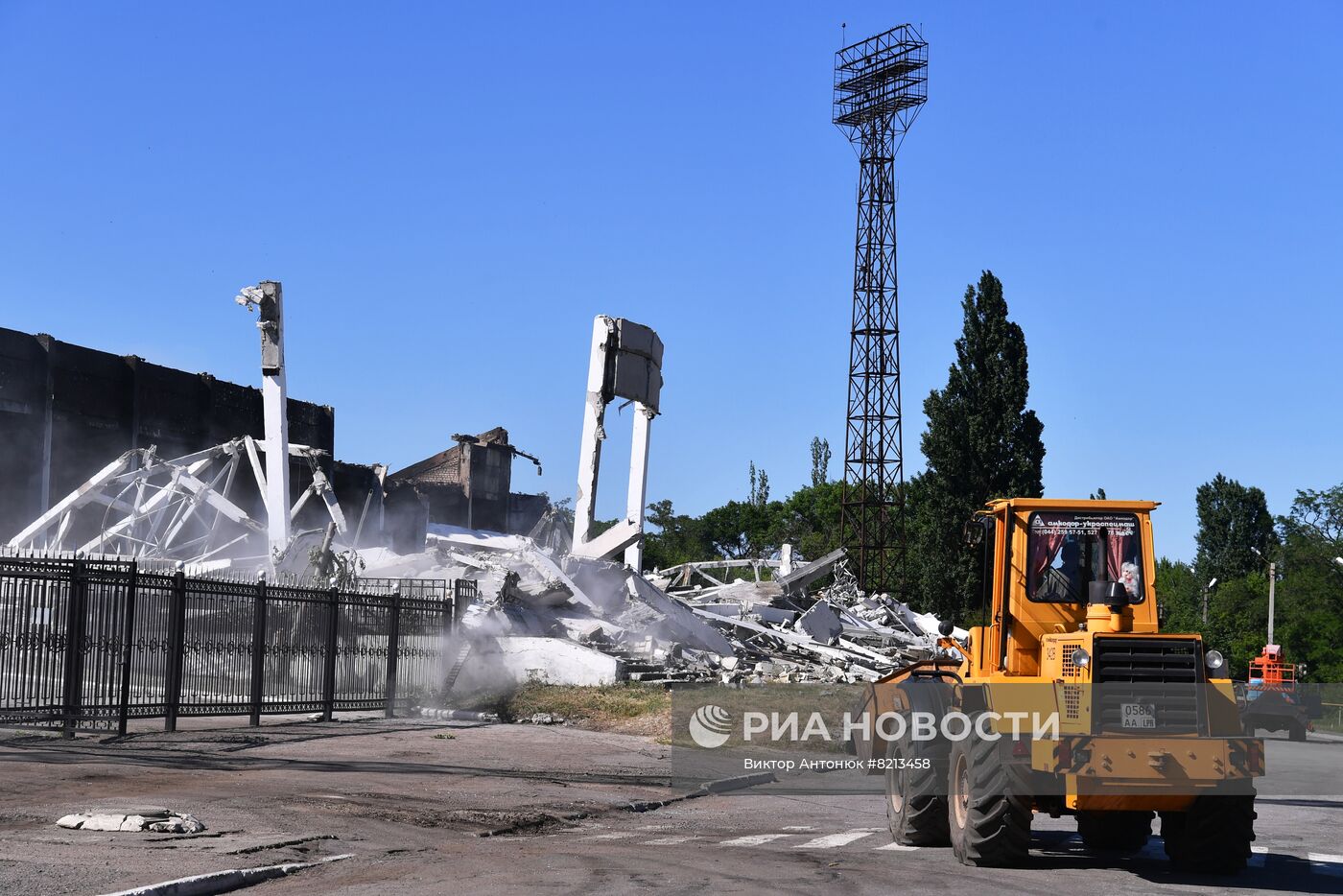 Ликвидация последствий ракетного удара ВСУ по Стаханову в ЛНР