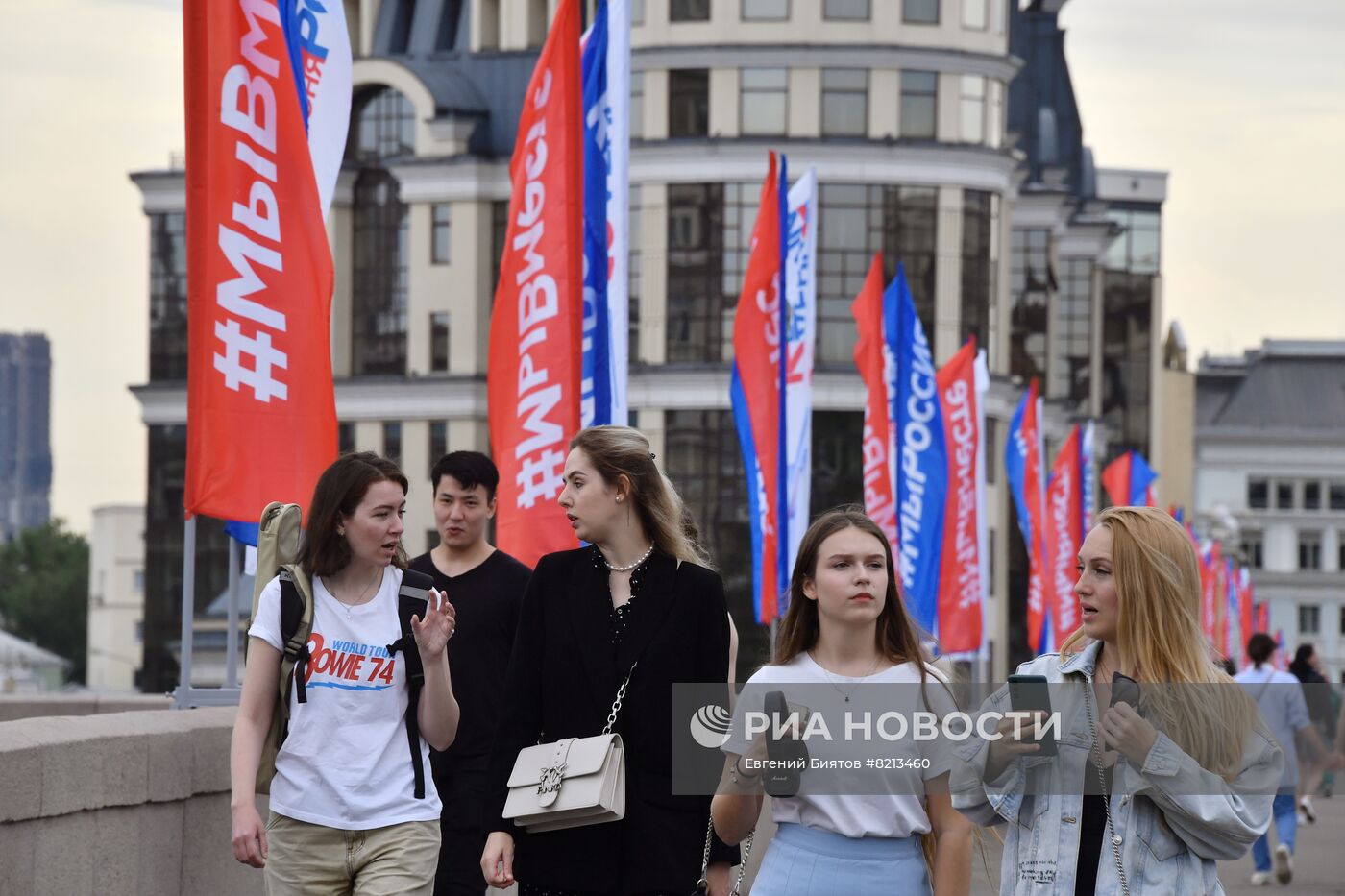 Праздничное оформление Москвы к Дню России