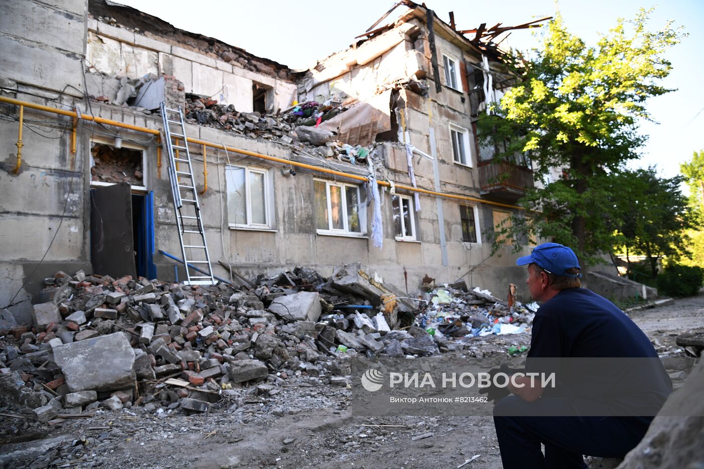 Ликвидация последствий ракетного удара ВСУ по Стаханову в ЛНР