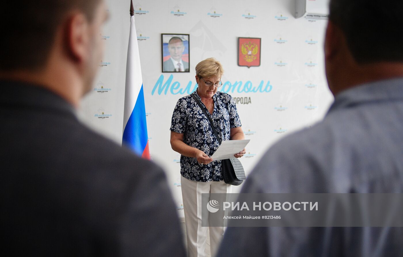 Первые российские паспорта выдали жителям Мелитополя