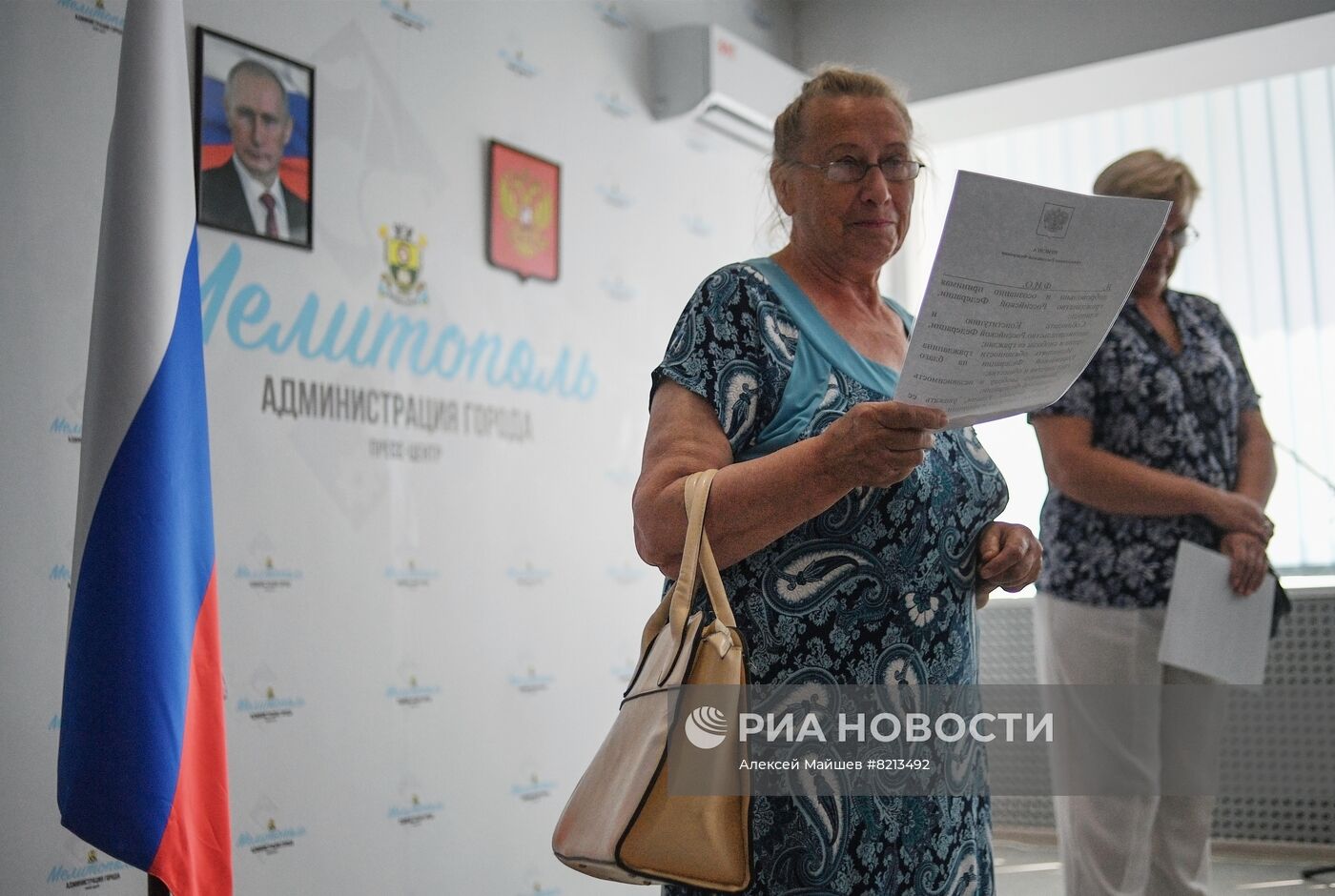 Первые российские паспорта выдали жителям Мелитополя