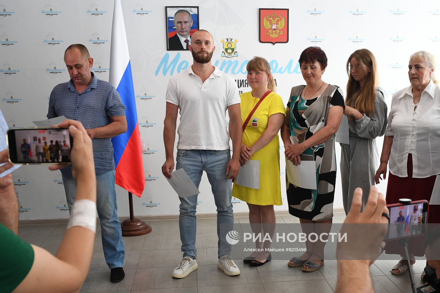 Первые российские паспорта выдали жителям Мелитополя