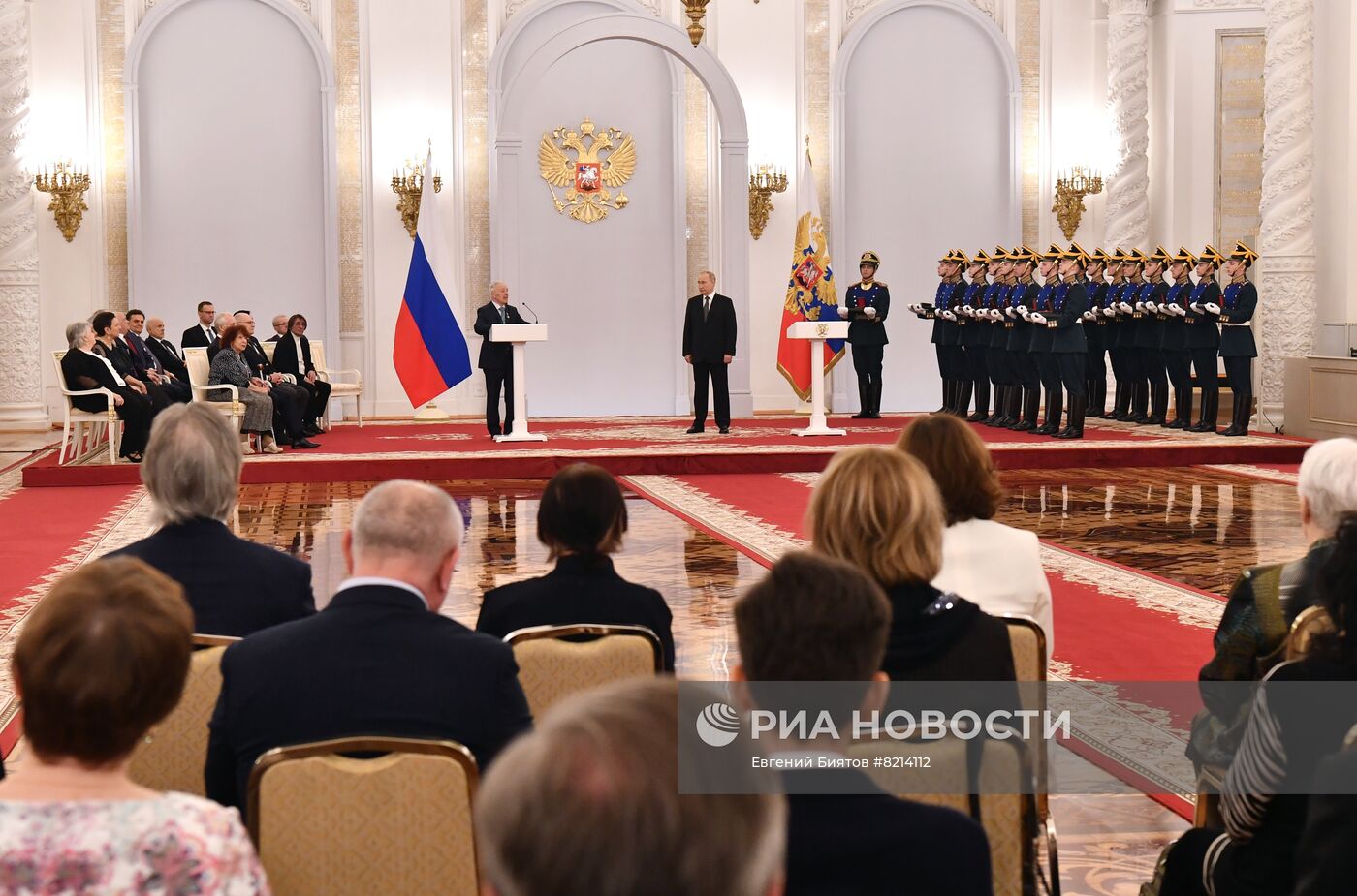 Президент РФ В. Путин вручил Государственные премии и золотые медали Героя Труда