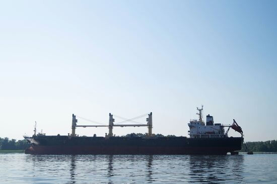 Иностранные суда в порту Херсона