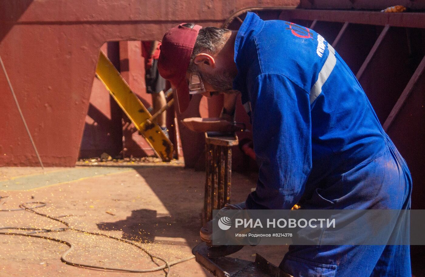 Иностранные суда в порту Херсона