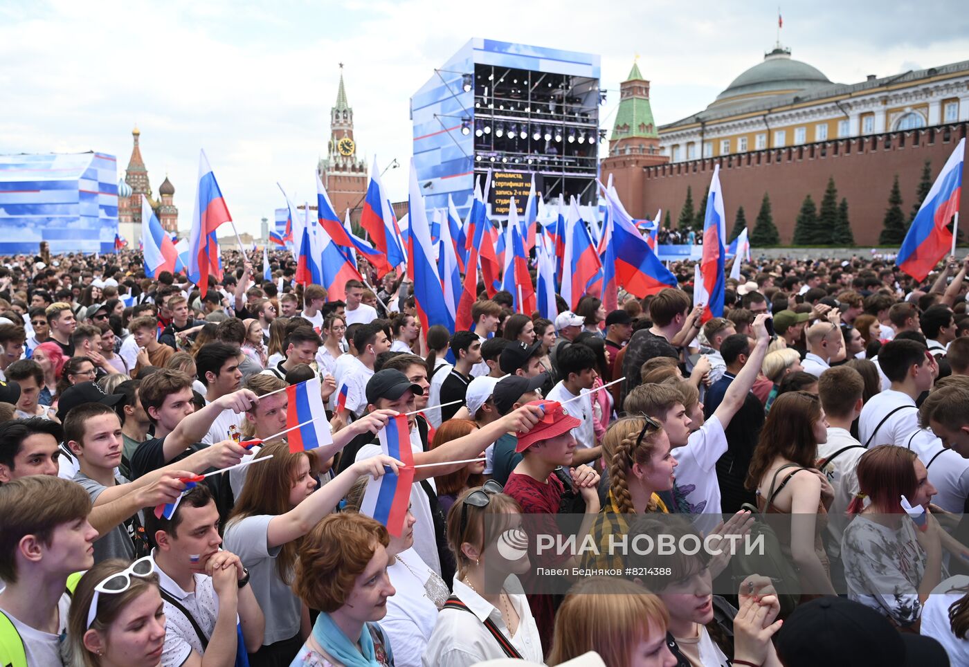 Праздничный концерт в честь Дня России