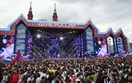 Праздничный концерт в честь Дня России