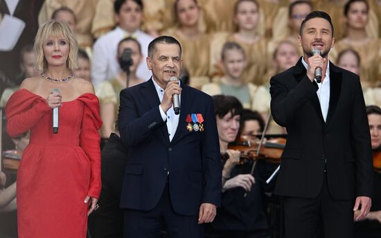 Праздничный концерт в честь Дня России